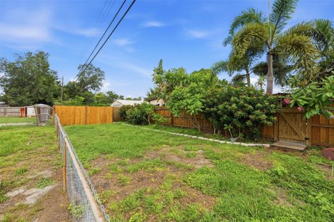 House in Tampa, Florida 4 bedrooms, 118.64 sq.m. № 2198077 - photo 28