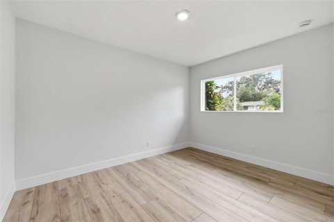 House in Tampa, Florida 4 bedrooms, 118.64 sq.m. № 2198077 - photo 17