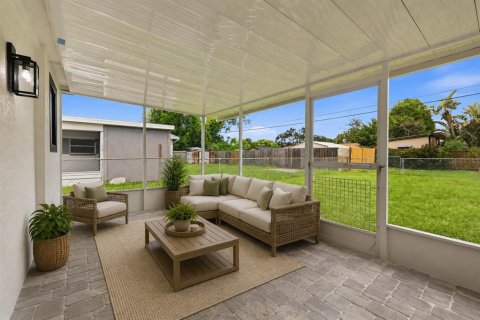 House in Tampa, Florida 4 bedrooms, 118.64 sq.m. № 2198077 - photo 22