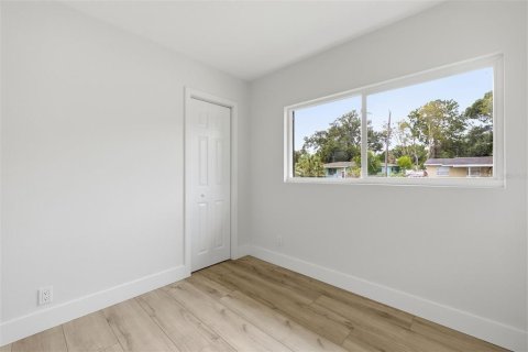 House in Tampa, Florida 4 bedrooms, 118.64 sq.m. № 2198077 - photo 19