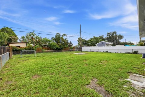 House in Tampa, Florida 4 bedrooms, 118.64 sq.m. № 2198077 - photo 25