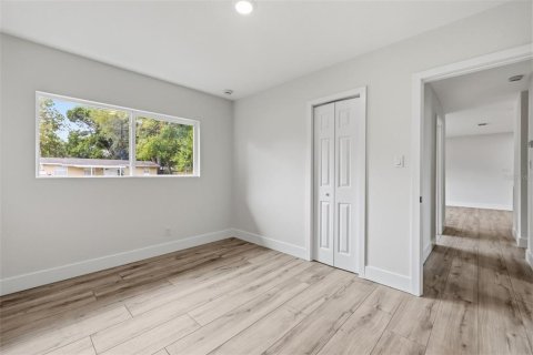 House in Tampa, Florida 4 bedrooms, 118.64 sq.m. № 2198077 - photo 18