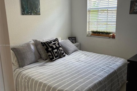 Condo in Tamarac, Florida, 3 bedrooms  № 1971158 - photo 4