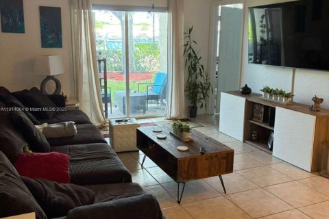 Condo in Tamarac, Florida, 3 bedrooms  № 1971158 - photo 1