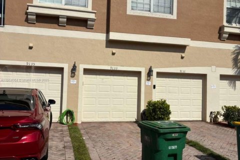 Condo in Tamarac, Florida, 3 bedrooms  № 1971158 - photo 12