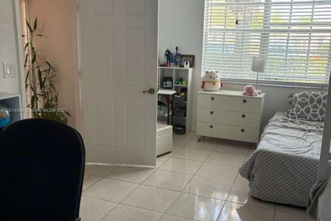 Condo in Tamarac, Florida, 3 bedrooms  № 1971158 - photo 5