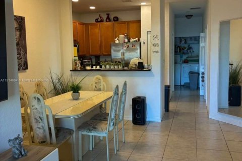 Condo in Tamarac, Florida, 3 bedrooms  № 1971158 - photo 2