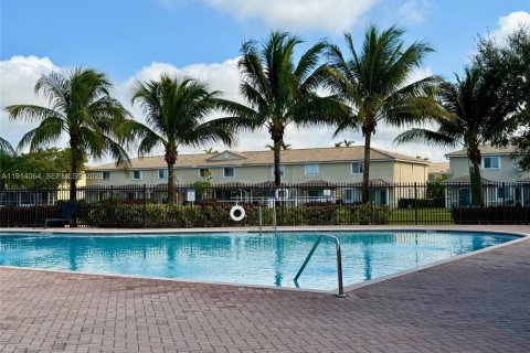 Condo in Tamarac, Florida, 3 bedrooms  № 1971158 - photo 17