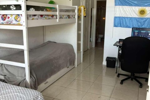 Condo in Tamarac, Florida, 3 bedrooms  № 1971158 - photo 7