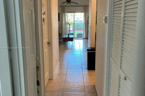 Condo in Tamarac, Florida, 3 bedrooms  № 1971158 - photo 9
