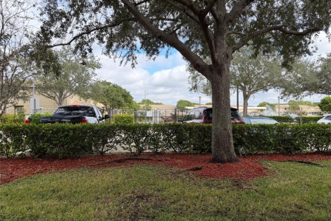 Condo in Tamarac, Florida, 3 bedrooms  № 1971158 - photo 16