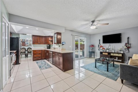 Casa en venta en Tampa, Florida, 4 dormitorios, 180.04 m2 № 1874024 - foto 11