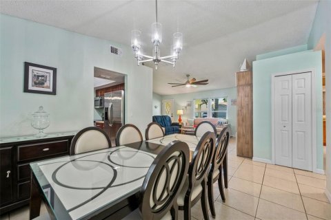 Casa en venta en Tampa, Florida, 4 dormitorios, 180.04 m2 № 1874024 - foto 7