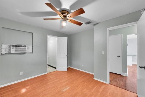 House in Davie, Florida 3 bedrooms, 87.7 sq.m. № 1938936 - photo 14