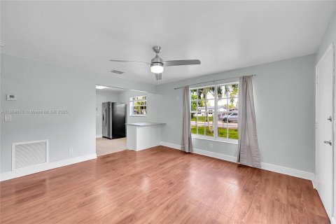House in Davie, Florida 3 bedrooms, 87.7 sq.m. № 1938936 - photo 9