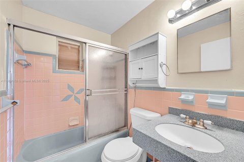 House in Davie, Florida 3 bedrooms, 87.7 sq.m. № 1938936 - photo 20