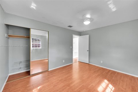 House in Davie, Florida 3 bedrooms, 87.7 sq.m. № 1938936 - photo 17