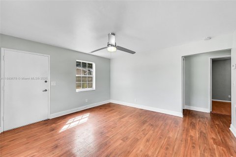 House in Davie, Florida 3 bedrooms, 87.7 sq.m. № 1938936 - photo 12
