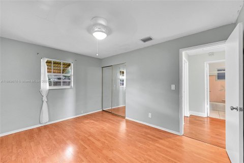 House in Davie, Florida 3 bedrooms, 87.7 sq.m. № 1938936 - photo 19