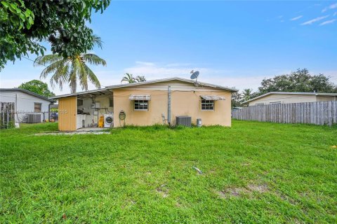 House in Davie, Florida 3 bedrooms, 87.7 sq.m. № 1938936 - photo 23
