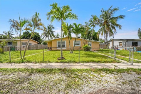 House in Davie, Florida 3 bedrooms, 87.7 sq.m. № 1938936 - photo 1