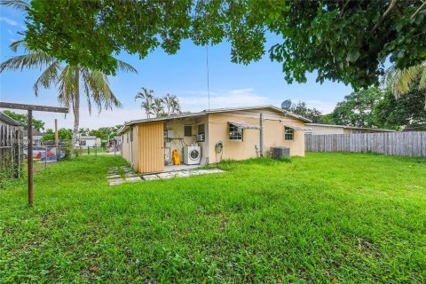 House in Davie, Florida 3 bedrooms, 87.7 sq.m. № 1938936 - photo 22