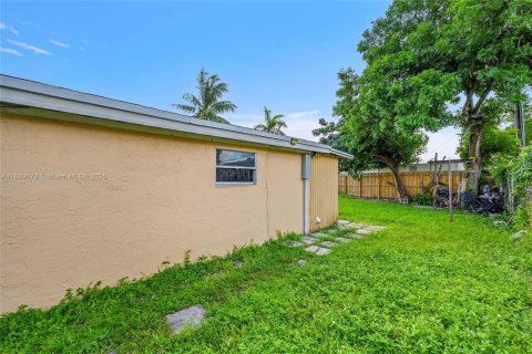 House in Davie, Florida 3 bedrooms, 87.7 sq.m. № 1938936 - photo 21