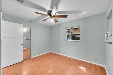 House in Davie, Florida 3 bedrooms, 87.7 sq.m. № 1938936 - photo 15