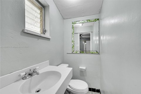 House in Davie, Florida 3 bedrooms, 87.7 sq.m. № 1938936 - photo 16