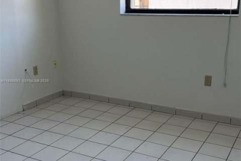 Apartment in Hialeah, Florida 3 bedrooms, 465.16 sq.m. № 1994170 - photo 6