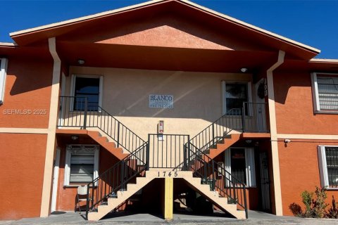 Apartment in Hialeah, Florida 3 bedrooms, 465.16 sq.m. № 1994170 - photo 1