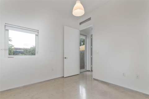 Dúplex en alquiler en Miami, Florida, 3 dormitorios, 139.35 m2 № 1983850 - foto 13