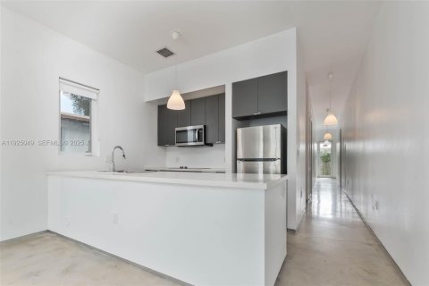 Dúplex en alquiler en Miami, Florida, 3 dormitorios, 139.35 m2 № 1983850 - foto 6