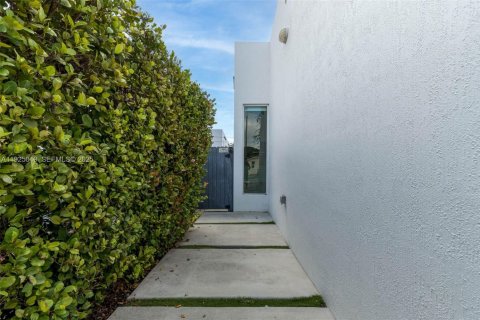 Dúplex en alquiler en Miami, Florida, 3 dormitorios, 139.35 m2 № 1983850 - foto 19