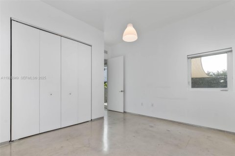 Dúplex en alquiler en Miami, Florida, 3 dormitorios, 139.35 m2 № 1983850 - foto 12