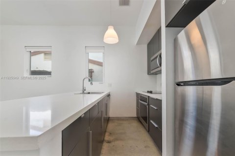 Dúplex en alquiler en Miami, Florida, 3 dormitorios, 139.35 m2 № 1983850 - foto 7