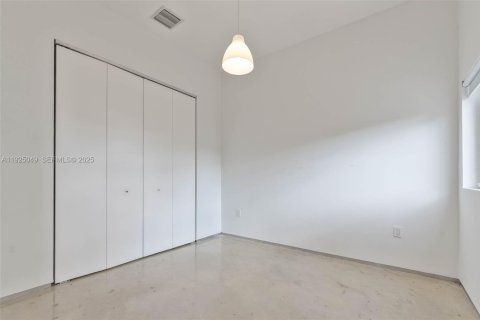 Dúplex en alquiler en Miami, Florida, 3 dormitorios, 139.35 m2 № 1983850 - foto 11