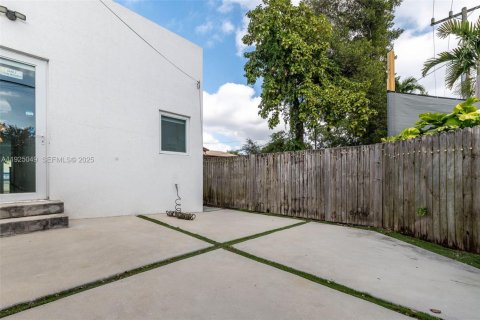 Dúplex en alquiler en Miami, Florida, 3 dormitorios, 139.35 m2 № 1983850 - foto 17