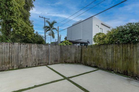 Dúplex en alquiler en Miami, Florida, 3 dormitorios, 139.35 m2 № 1983850 - foto 16