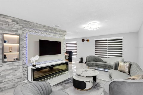 Villa ou maison à vendre à Kissimmee, Floride: 2 chambres, 123.56 m2 № 2324685 - photo 2