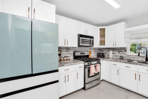 Villa ou maison à vendre à Kissimmee, Floride: 2 chambres, 123.56 m2 № 2324685 - photo 8