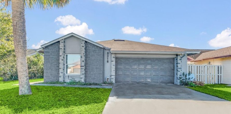 Villa ou maison à Kissimmee, Floride 2 chambres, 123.56 m2 № 2324685