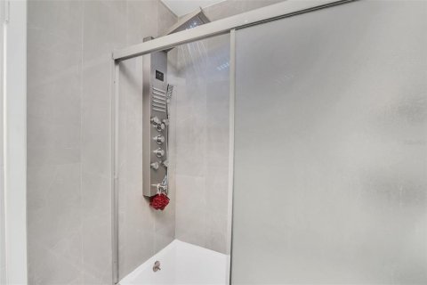 Villa ou maison à vendre à Kissimmee, Floride: 2 chambres, 123.56 m2 № 2324685 - photo 20