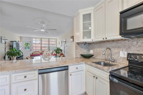 Купить кондоминиум в Халландейл-Бич, Флорида 1 спальня, 78.97м2, № 1931645 - фото 12