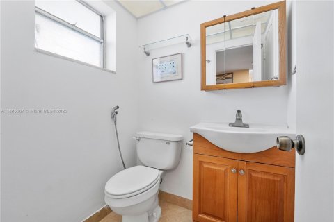 Купить кондоминиум в Халландейл-Бич, Флорида 1 спальня, 78.97м2, № 1931645 - фото 13