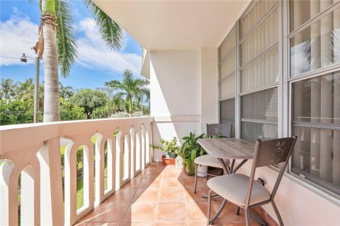 Купить кондоминиум в Халландейл-Бич, Флорида 1 спальня, 78.97м2, № 1931645 - фото 19