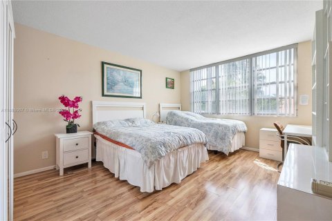 Купить кондоминиум в Халландейл-Бич, Флорида 1 спальня, 78.97м2, № 1931645 - фото 15