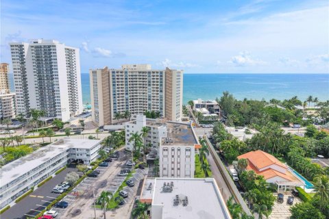 Купить кондоминиум в Халландейл-Бич, Флорида 1 спальня, 78.97м2, № 1931645 - фото 2