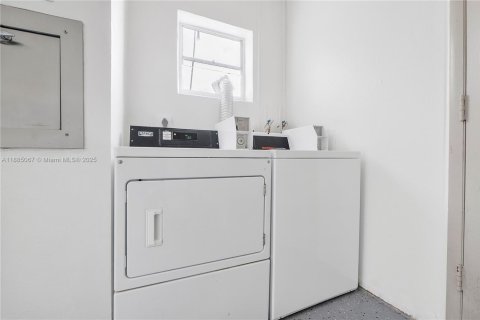 Купить кондоминиум в Халландейл-Бич, Флорида 1 спальня, 78.97м2, № 1931645 - фото 21