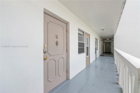 Купить кондоминиум в Халландейл-Бич, Флорида 1 спальня, 78.97м2, № 1931645 - фото 20